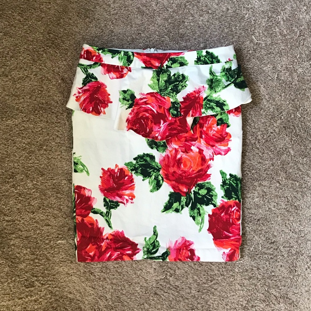 Women’s floral pencil skirt, size small!